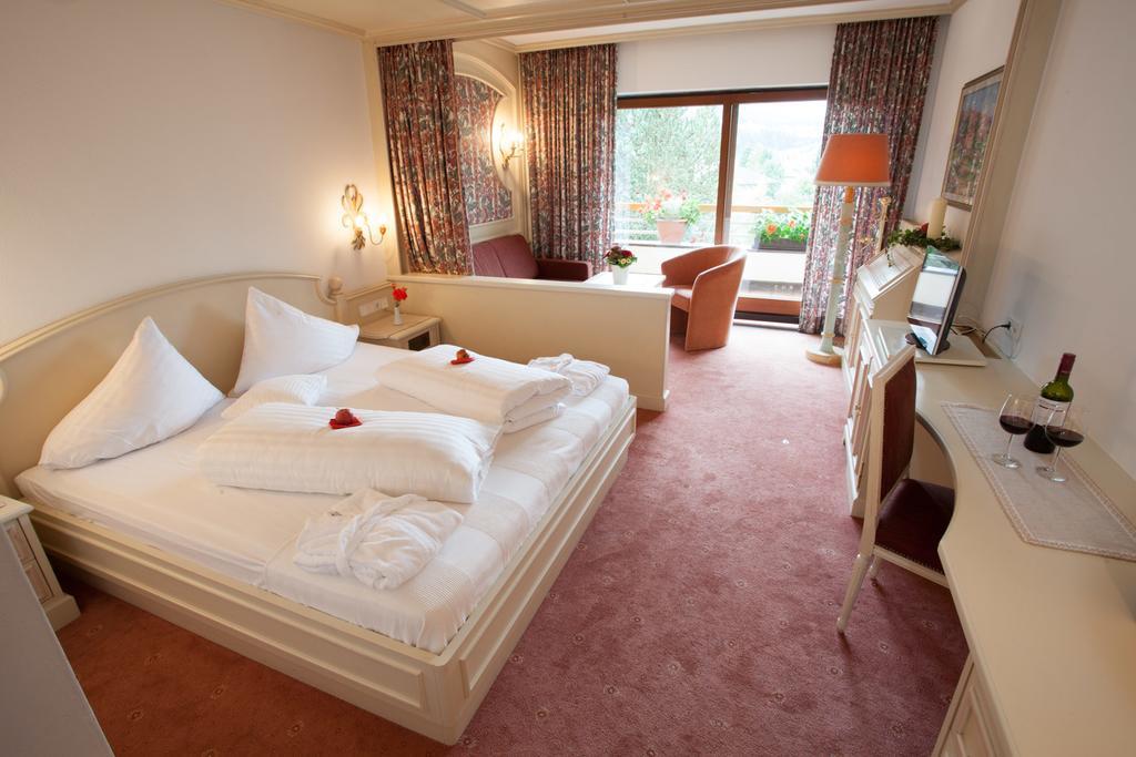 Hotel Donnerhof Fulpmes Esterno foto